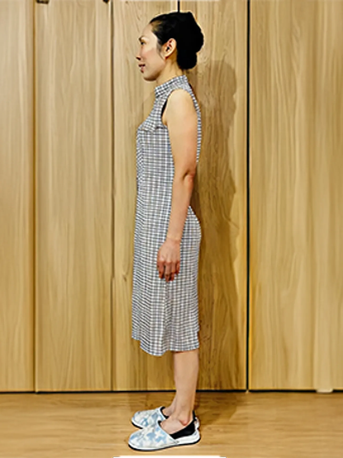 50代女性のダイエット後の全身写真（横向き、体重-9.3kg）